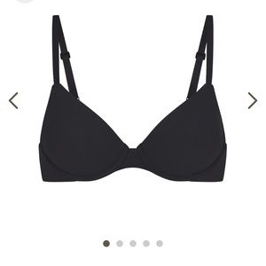 NWT Skims T-shirt bra in onyx